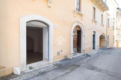 MULTILOCALE A L'AQUILA