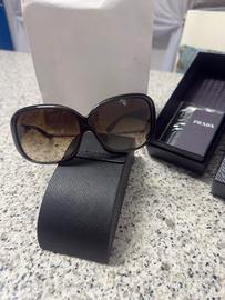 Occhiali da sole griffati