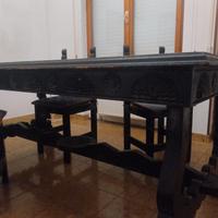 tavolo con 4 sedie stile sardo con intarsi.