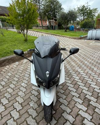 Scooter T-Max