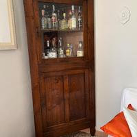 Angoliera antica in pioppo con vetrinetta