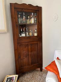 Angoliera antica in pioppo con vetrinetta