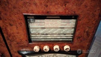 mobile con radio anni 50