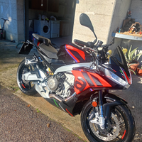 Aprilia tuono 660 factory con valige e attacchi