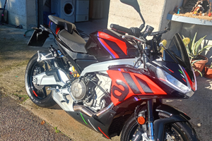 Aprilia tuono 660 factory con valige e attacchi