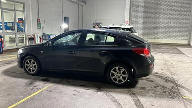 Cruze 2000€