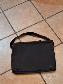 borsa basic nera interno rosso porta PC nuova