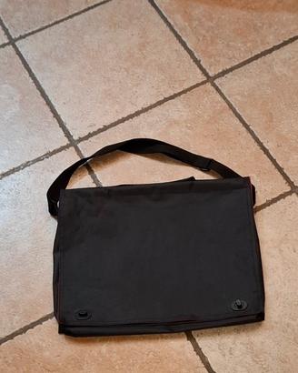 borsa basic nera interno rosso porta PC nuova