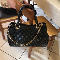 Borsa blu con catena colore oro