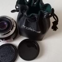 Grandangolare Tokina 28 mm con custodia.