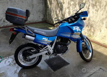 Moto Suzuki DR