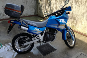 Moto Suzuki DR