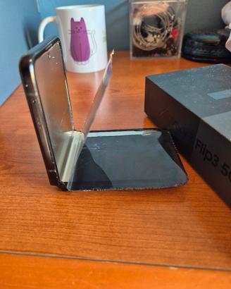 Samsung Galaxy Flip 3