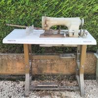 Macchina da cucire Necchi 