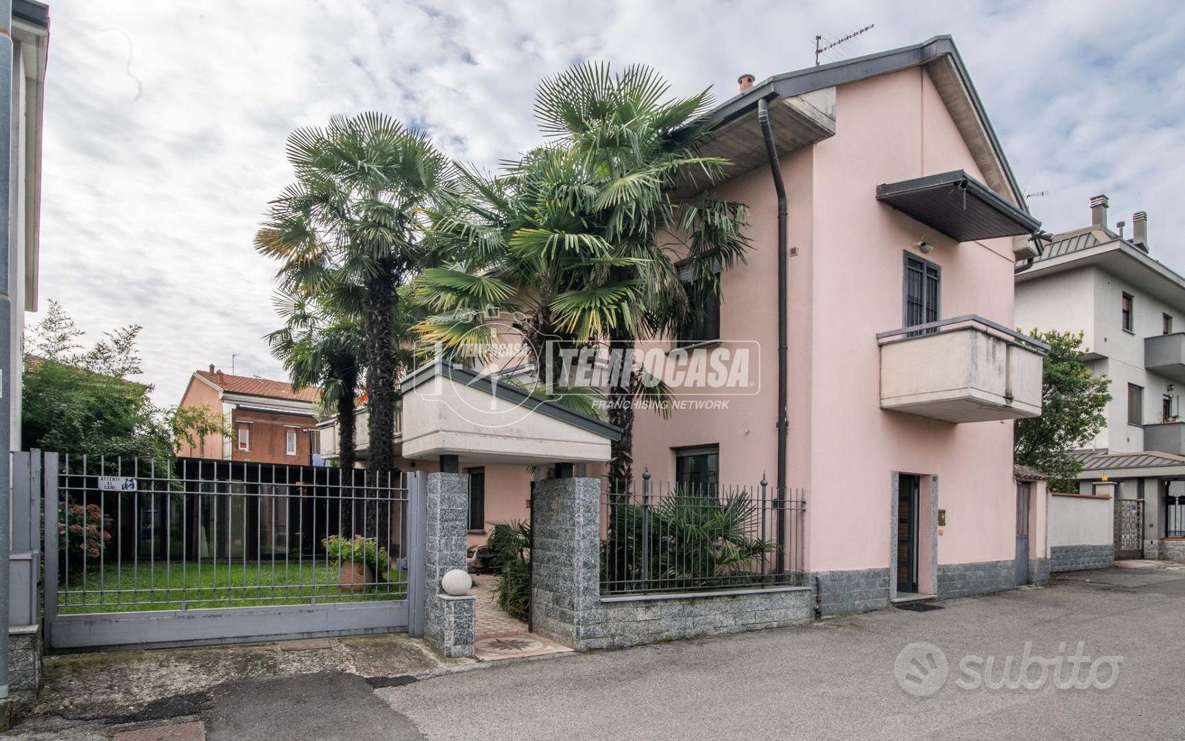 VILLA CON GIARDINO E BOX LIBERA SU 4 LATI !!! - Vista 4