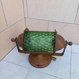 Applique a lanterna vintage.