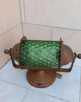 Applique a lanterna vintage.