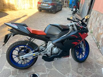 Aprilia rs50 faro portatarga e parafamgo pos