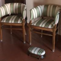 Coppia di poltrone antiche e poggiapiedi