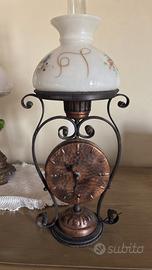 Lampada da tavolo con orologio in rame