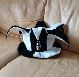 Cappello bianconero  con campanelle Juventus