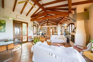 Prestigiosa villa con piscina e vista panoramica