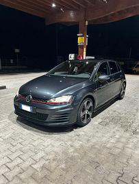 Volkswagen Golf GTI VII 2.0 TSI Performance