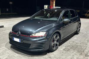Volkswagen Golf GTI VII 2.0 TSI Performance