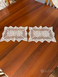 Coppia Centrini fatti a uncinetto