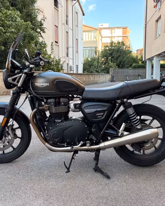 Triumph street twin 900 2023