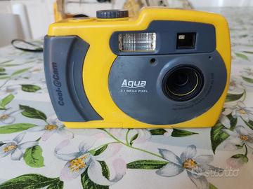 Fotocamera digitale subacquea + custodia