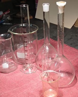 Contenitori in vetro graduati