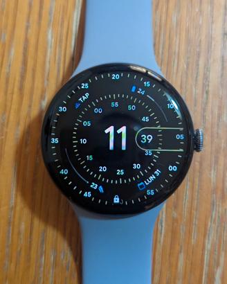 Pixel Watch 4 wi fi 45 mm più 4 cinturinini extra.