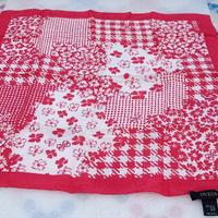 Foulard di seta Guess  nuovo mai usato