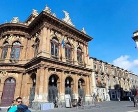 Bottega di due vani Catania Piazza Teatro Massimo