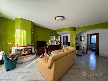 PORZIONE DI BIFAMILIARE A OLEGGIO