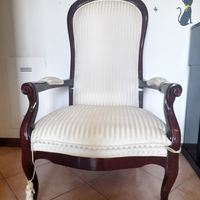 Elegante poltrona in stile classico