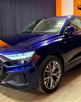 PAZZESCA AUDI Q8 S-LINE MILD-HYBRID CON SOLI 17.62