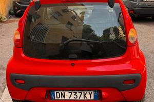 Peugeot 107 anno 2008 (si trova a Roma)