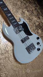 basso elettrico tipo Gibson SG 8 corde 