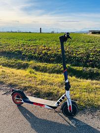 Monopattino elettrico Aprilia esrz