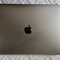 MacBook Pro del 2020 con chip M1 
Con barra touch 