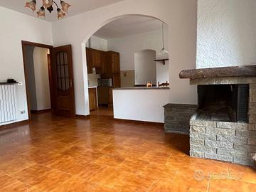 Appartamento di 110 m² con più di 5 locali a Isola