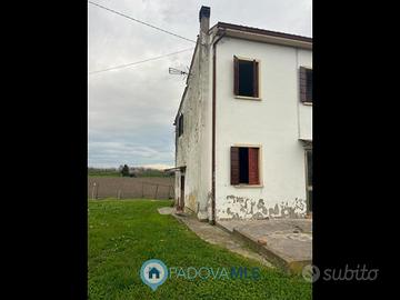 Pernumia - Porzione di bifamiliare da ristrutturar