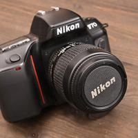 Nikon F70 con lente 35-80 mm AF Nikkor