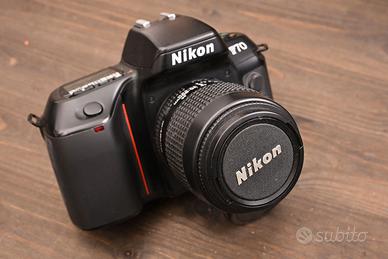 Nikon F70 con lente 35-80 mm AF Nikkor