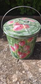 Pattumiera in lamiera zincata.