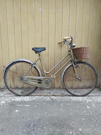 2 bici con cestino in vimini