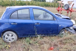 Nissan Micra incidentata 