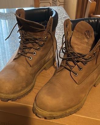 Scarponi Timberland n. 42 (8.5)